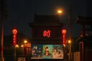 剧情剧《盐湖之下》封面，干裂盐湖与远处的白色地平线